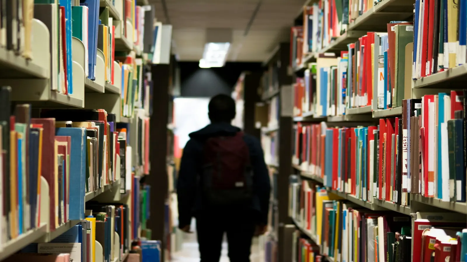 best home tutors in Lahore students studying library